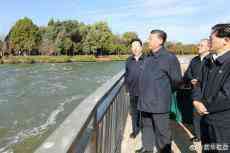 习近平察看滇池生态湿地