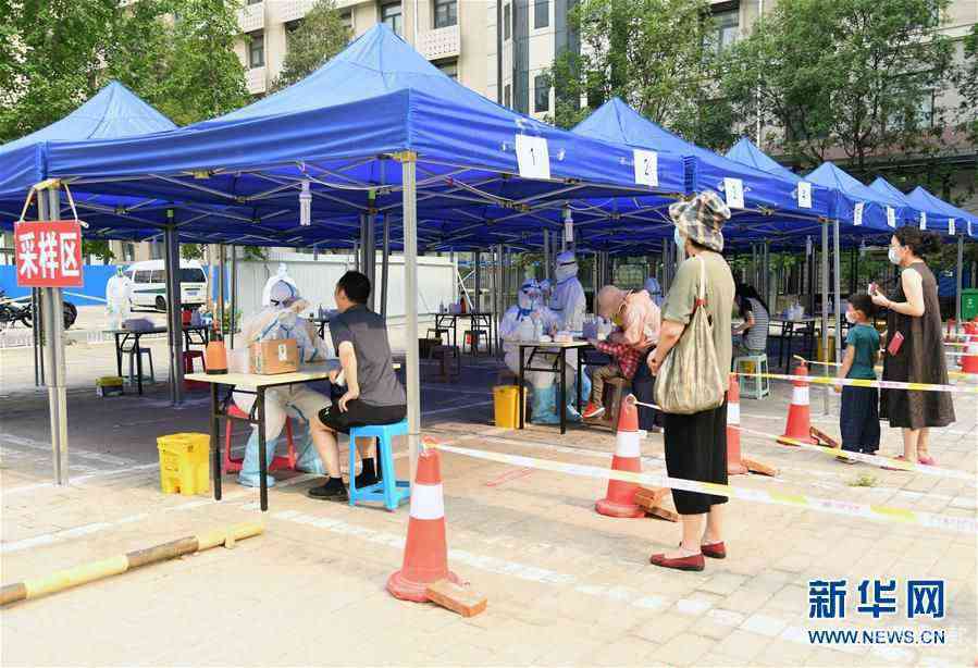 （新华全媒头条·图文互动）（4）构筑守护城市、守护生命的坚强防线——北京开展大规模核酸检测