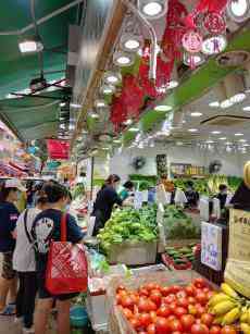 香港街头庆祝中秋国庆气氛浓