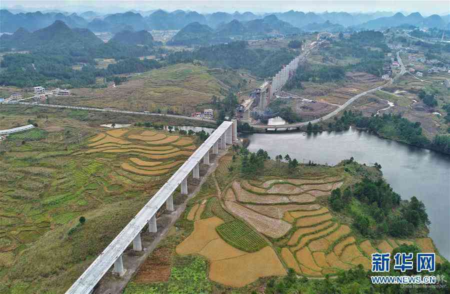 （经济）（4）贵南高铁加紧建设施工