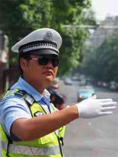 益阳沅江市交警倾心倾力护航高考