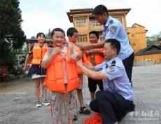 暑期防溺水 民警来教你