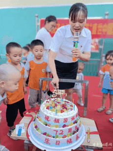 湘乡市小燕子幼儿园举办欢庆祖国72岁生日活动