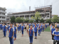 新邵县消防救援大队与严塘镇中心小学开展消防安全培训