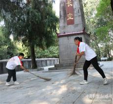 烈士纪念日小学生缅怀先烈