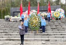 桐梓县娄山关街道再思学校开展清明祭扫活动