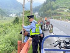 黄山交通执法：打好路域整治组合拳 筑牢安全防护线