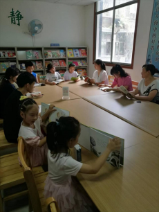 绥宁县长铺镇第一小学组织师生共读会