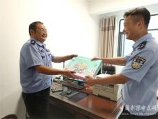 休宁县流口派出所：情满中秋节  暖警守平安