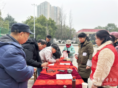 我们的节日·春节｜冶金街道：笔墨扬清风 居民齐享“福”