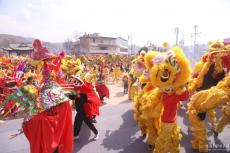 云南弥渡：春满弥川庆丰年 龙腾盛景闹花灯