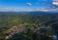 广西平岩村：侗寨笙歌奏唱富村强音