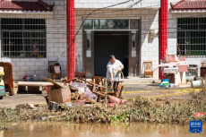 湖南湘潭：清淤除障 恢复家园