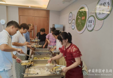 祁东县洪桥街道：党建引领“小食堂”吃出暖心“幸福味”