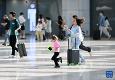 铁路迎来中秋小长假客流高峰