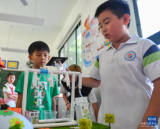 “校园科技节”点燃学生科学热情