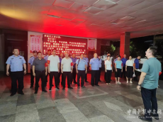 祁东县洪桥街道：夜巡护校园 点亮“平安灯”