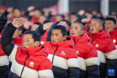 西藏定日地震灾区孩子们如期开学